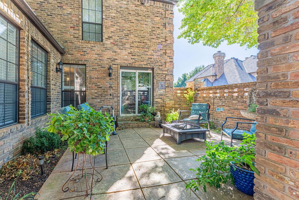 Welcome home to this stunning luxury townhome nestled in one of Norman’s most desirable and peaceful neighborhoods! Perfectly located near Sooner Mall, top-rated restaurants, and all the must-visit local spots, this property offers the best of convenience and comfort, with no through-traffic and a quiet, shaded setting you’ll love coming home to.
Step inside to find a spacious, open layout ideal for both relaxing and entertaining. The beautiful bar area and two private patio spaces make this home perfect for hosting friends, especially on game days! The interior features ample storage, elegant finishes, and thoughtful design throughout, creating a warm and welcoming atmosphere.
Outside, you’ll enjoy a beautifully shaded yard, providing a serene backdrop for morning coffee or evening gatherings, this location offers the ideal blend of privacy and accessibility.
Whether you’re seeking a low-maintenance lifestyle or the ultimate entertainment space, 329 Windbrook Dr has it all. Style, comfort, and location!