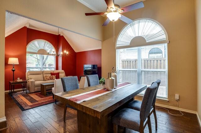 807 Rolling View Court