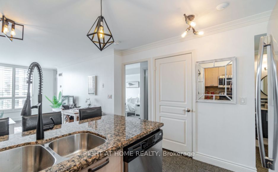 55 Harrison Garden Blvd 703