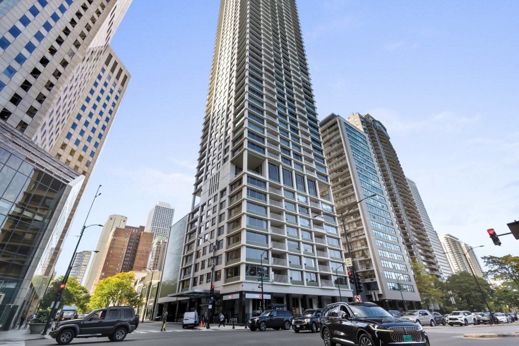 This stunning apartment is situated along the lakeshore, offering breathtaking views of both the coast and the city. It features a garage parking space available for an additional charge, along with two bedrooms and two bathrooms, all boasting magnificent views.  The unit includes east and west-facing balconies, in-unit laundry, hardwood flooring, intricate molding, and ceilings that reach nine feet in height. The kitchen is equipped with high-end appliances and elegant granite countertops, complementing the spacious living and dining areas.  The master suite is a true retreat, featuring a cozy sitting area, a luxurious marble bathroom, and a generous walk-in closet. The apartment boasts ample living space, including a well-proportioned balconies.  Residents of the tower enjoy a variety of amenities, including an indoor pool, a rooftop garden, a meeting room, a doorman, and a gym.