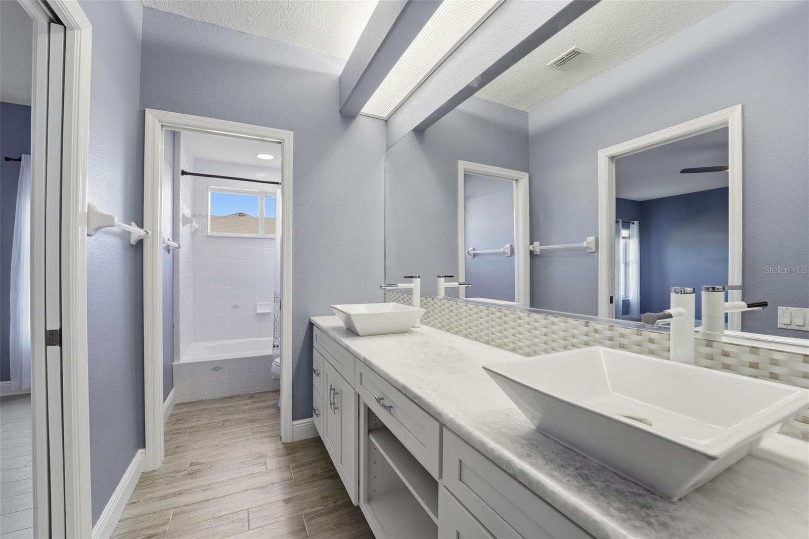 3121 Rivershore Lane