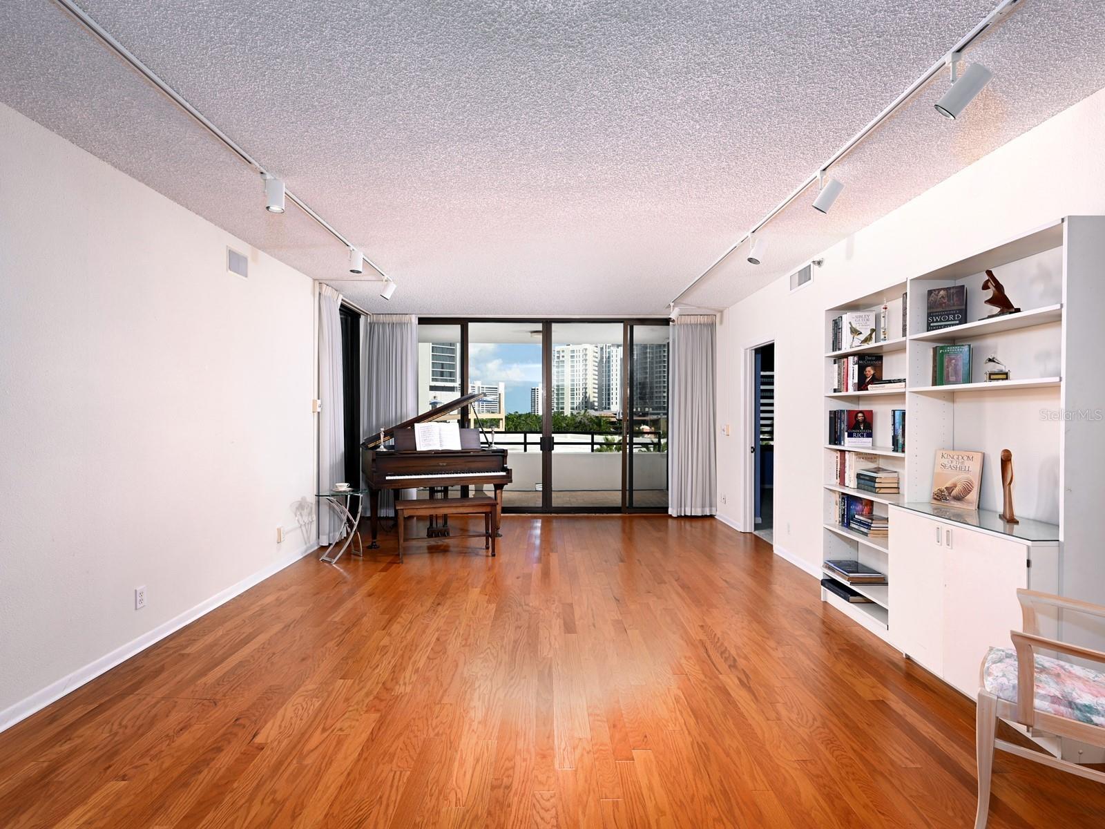 1255 N Gulfstream Avenue 502