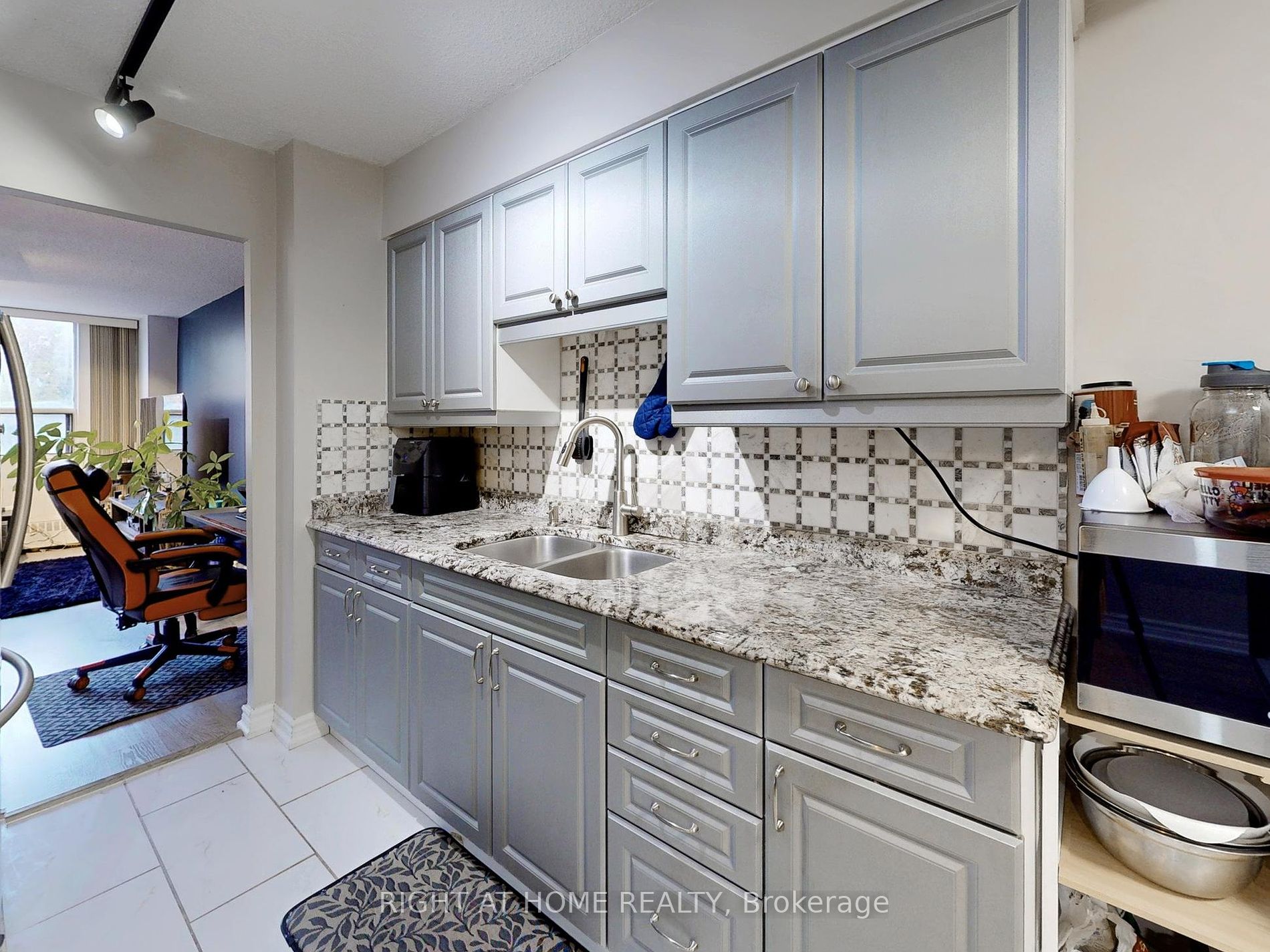 45 Sunrise Ave 214