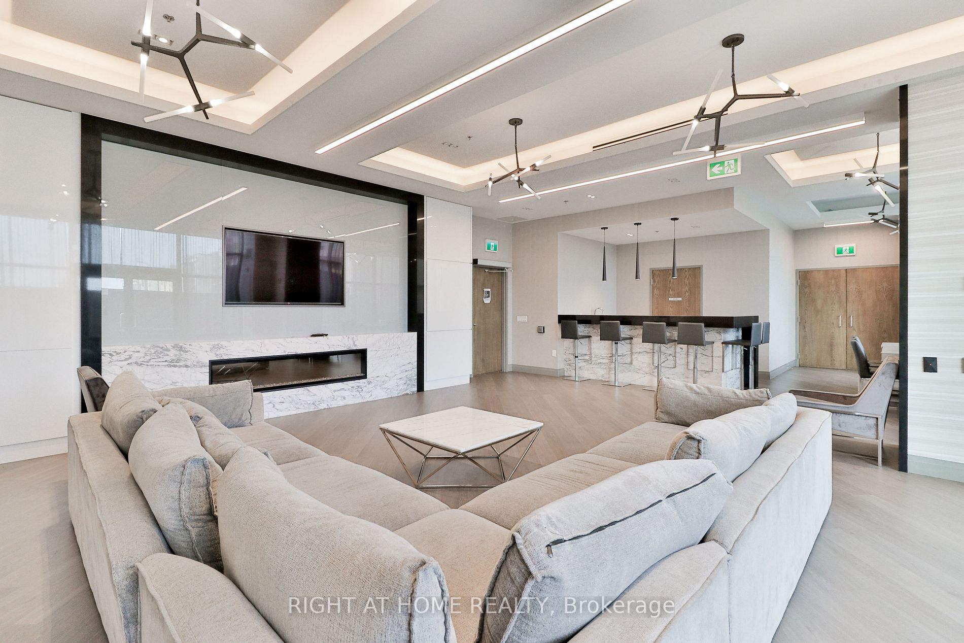 99 Eagle Rock Way 832