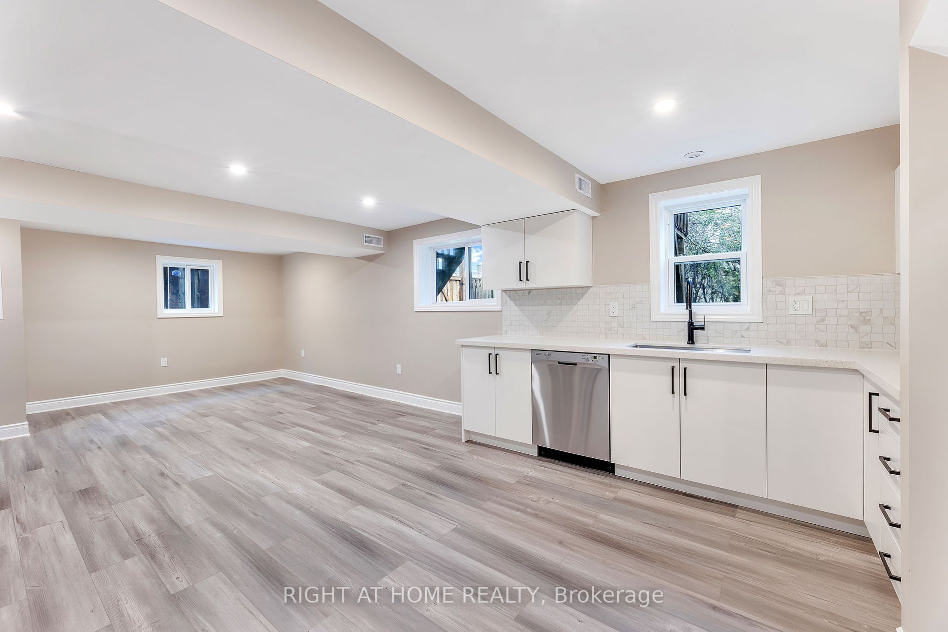 100 Cromwell Ave 4