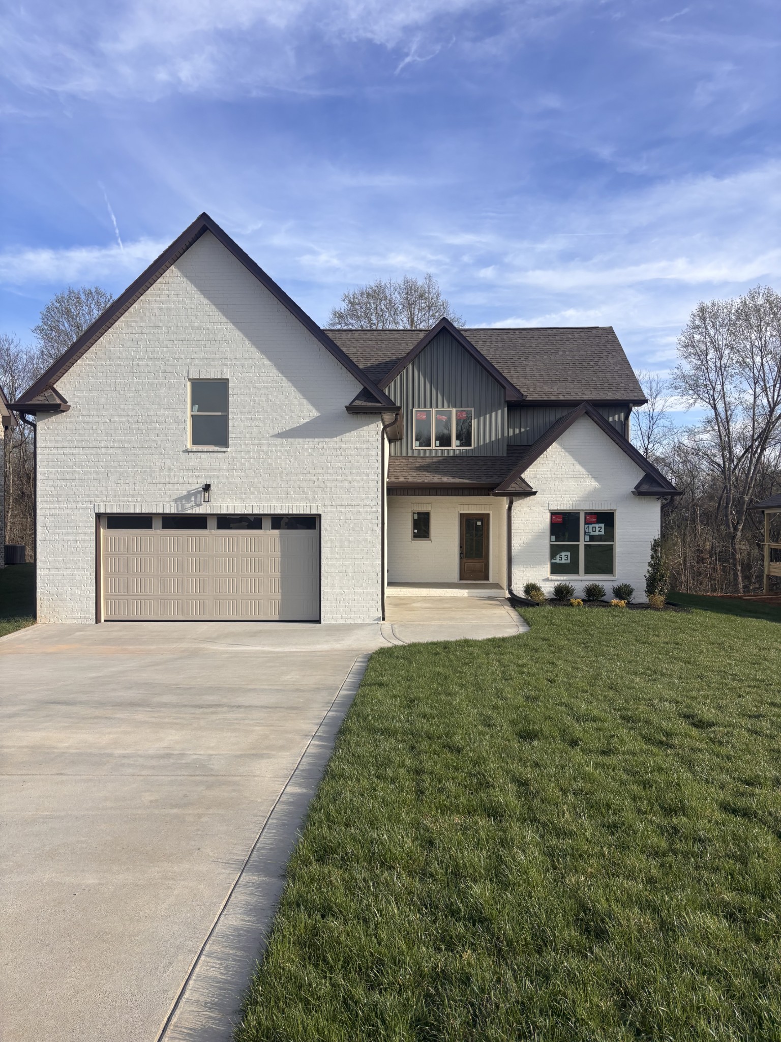 Highland Point Floor Plan. 4 bedrooms and a bonus room, 3 full bathrooms. This home welcomes you with an elegant entry way and catwalk, quartz countertops in all wet areas, a spacious pantry in the kitchen, large walk-in closet in primary bedroom, and more!