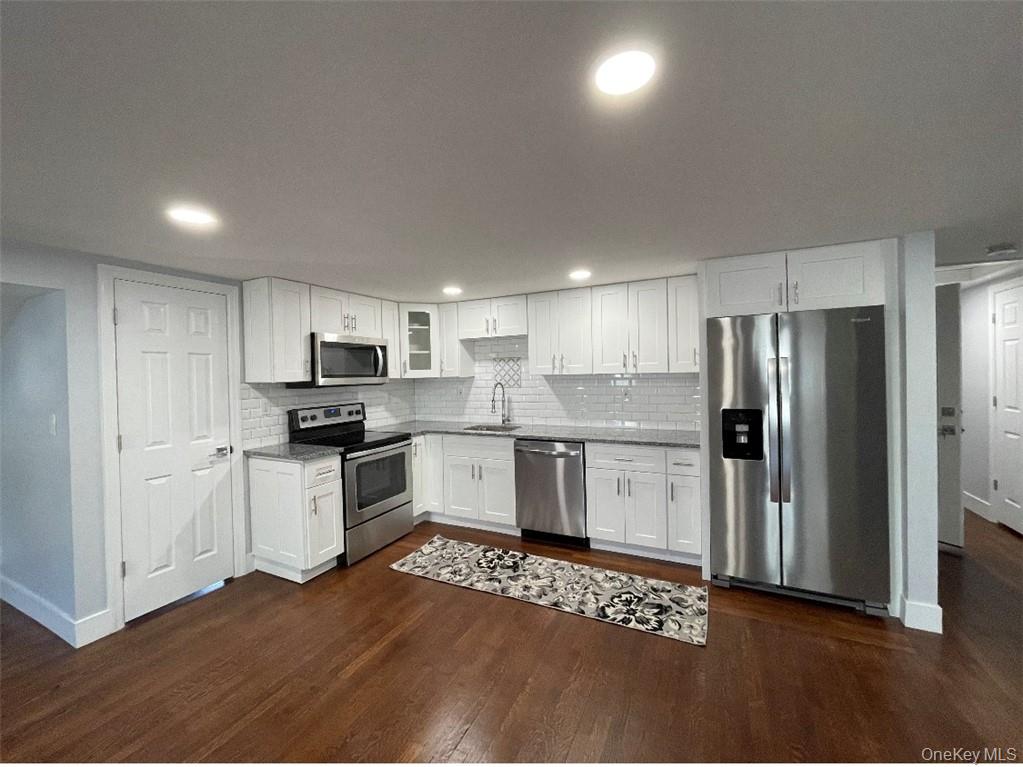 A must see 3 Bedroom 2 bath apartment for rent In Rye Brook. This beautifully renovated homes has plenty of Natural light throughout the space with a perfect flow. New Kitchen, New Bathrooms, Stainless steel appliances granite countertops, 3 great size bedrooms, open concept living room, eat-in kitchen, laundry and dining room, washer/dryer in unit. New Duckless Ac/Heat throughout the whole unit. Walking distance to shopping, and close to transportation.