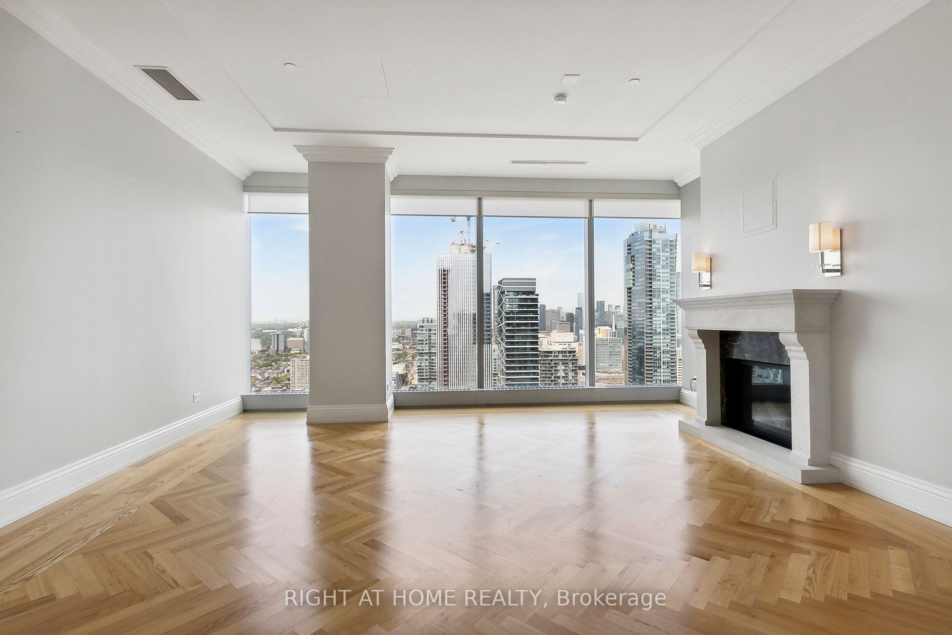 183 W Wellington St 3902