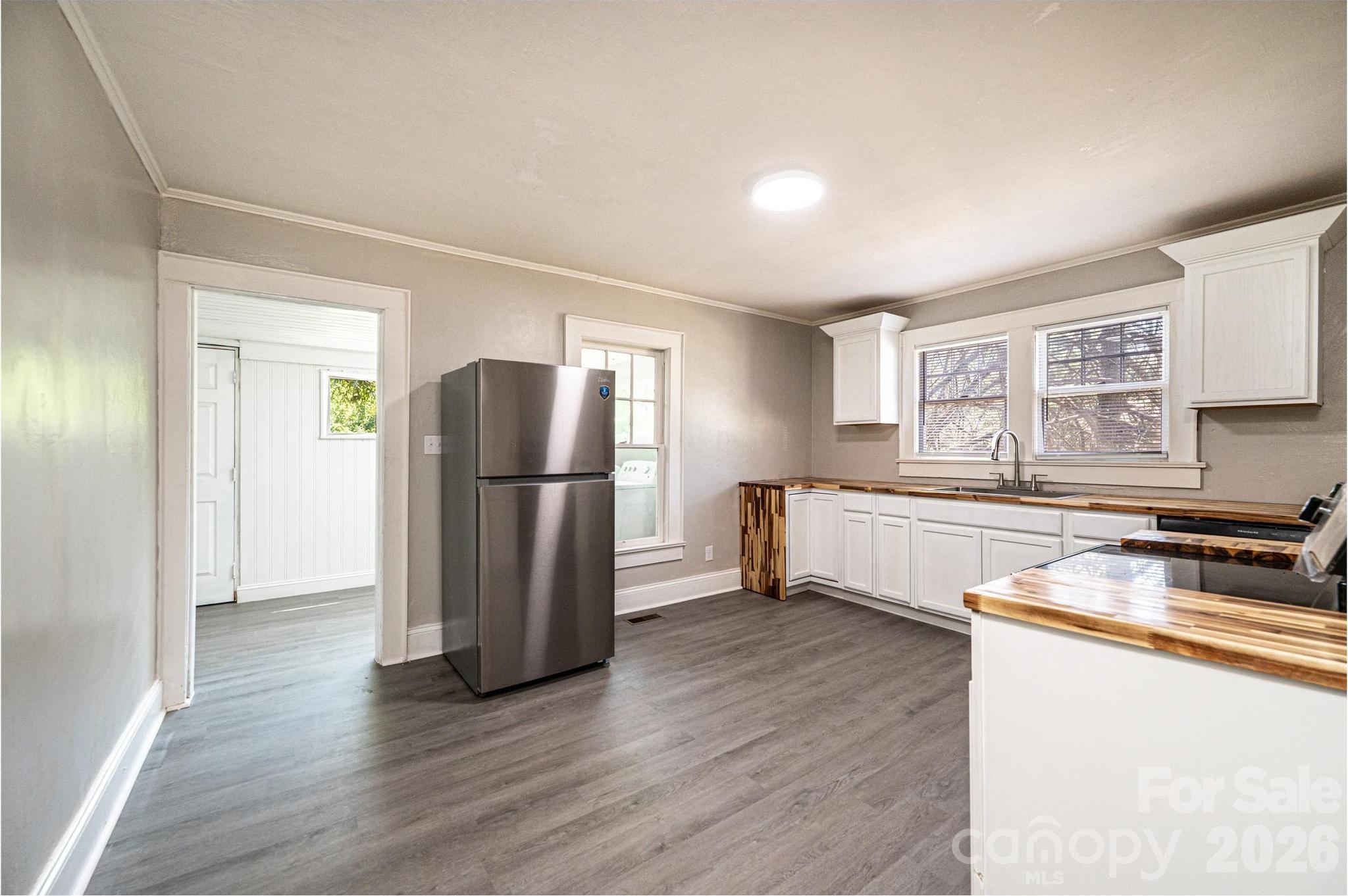 423 N Davis Avenue