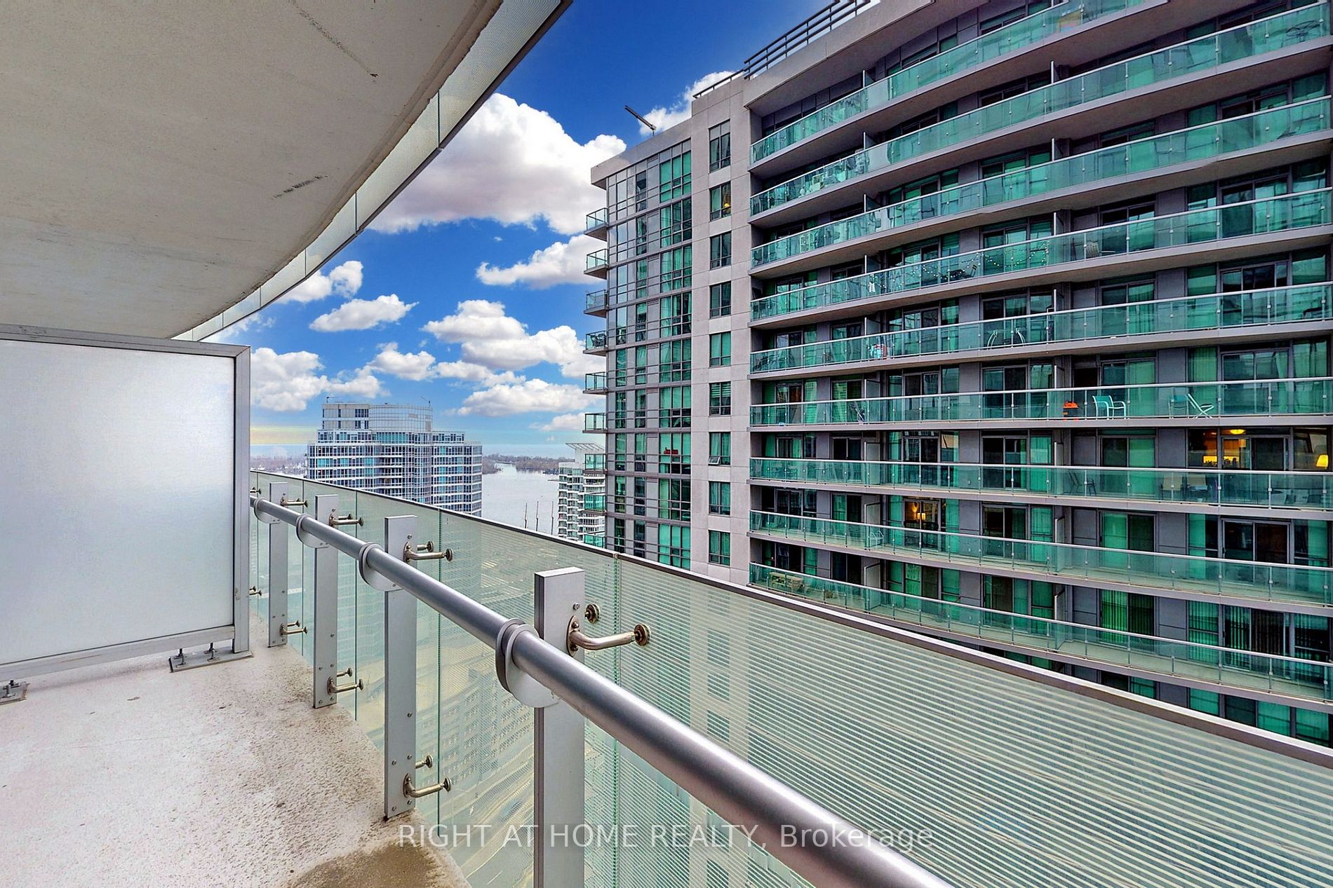 12 York St 2406