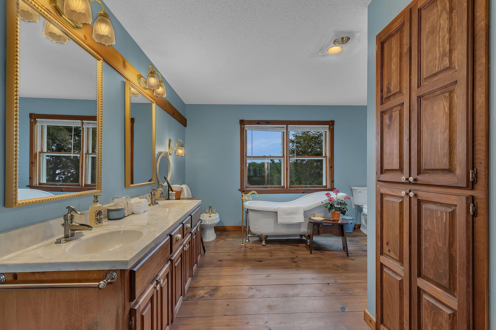 10315 Ferry Point Place NW