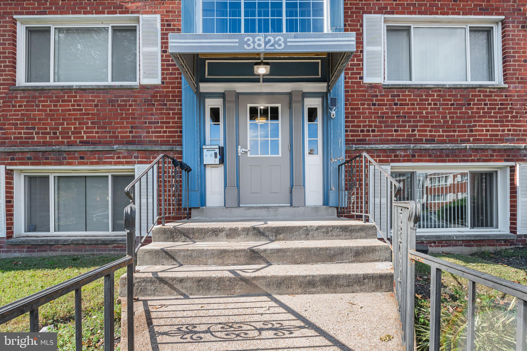 3823 Hamilton Street B-303