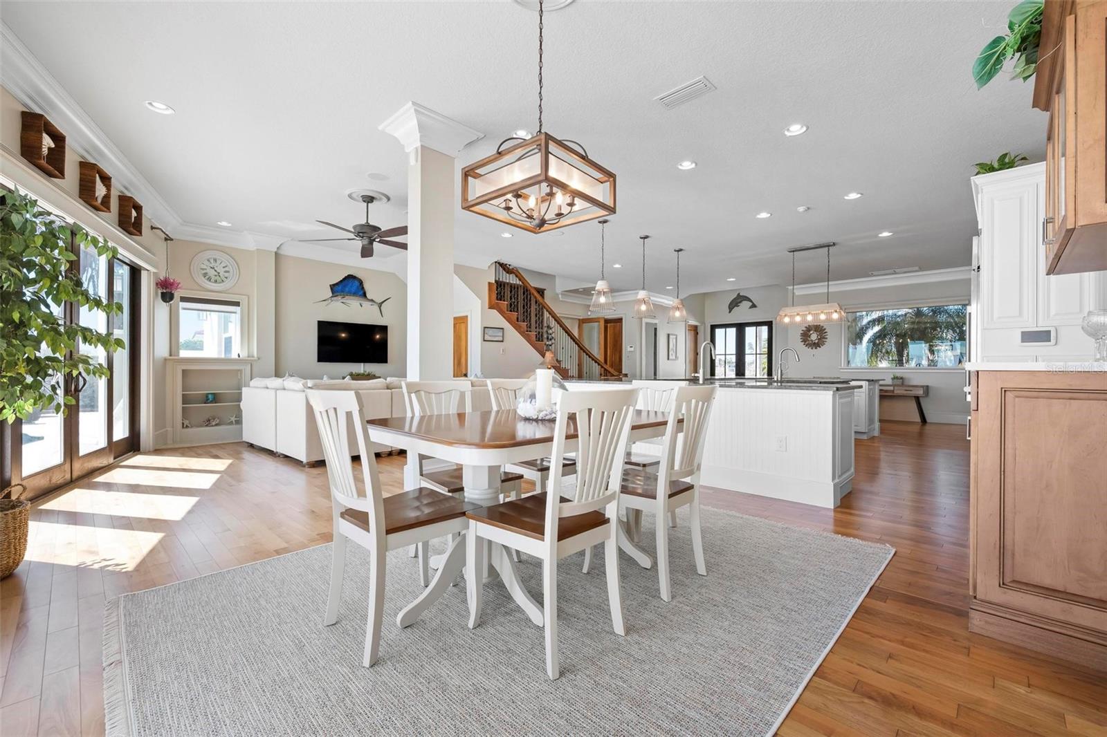 606 Crestwood Lane