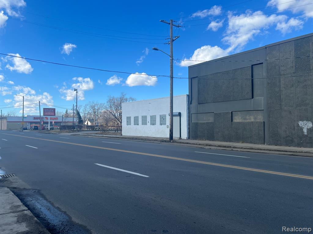 521 E 7 Mile Road