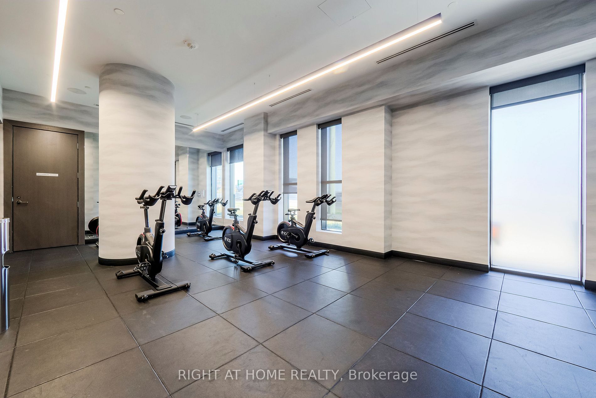 2550 N Simcoe St 438,000