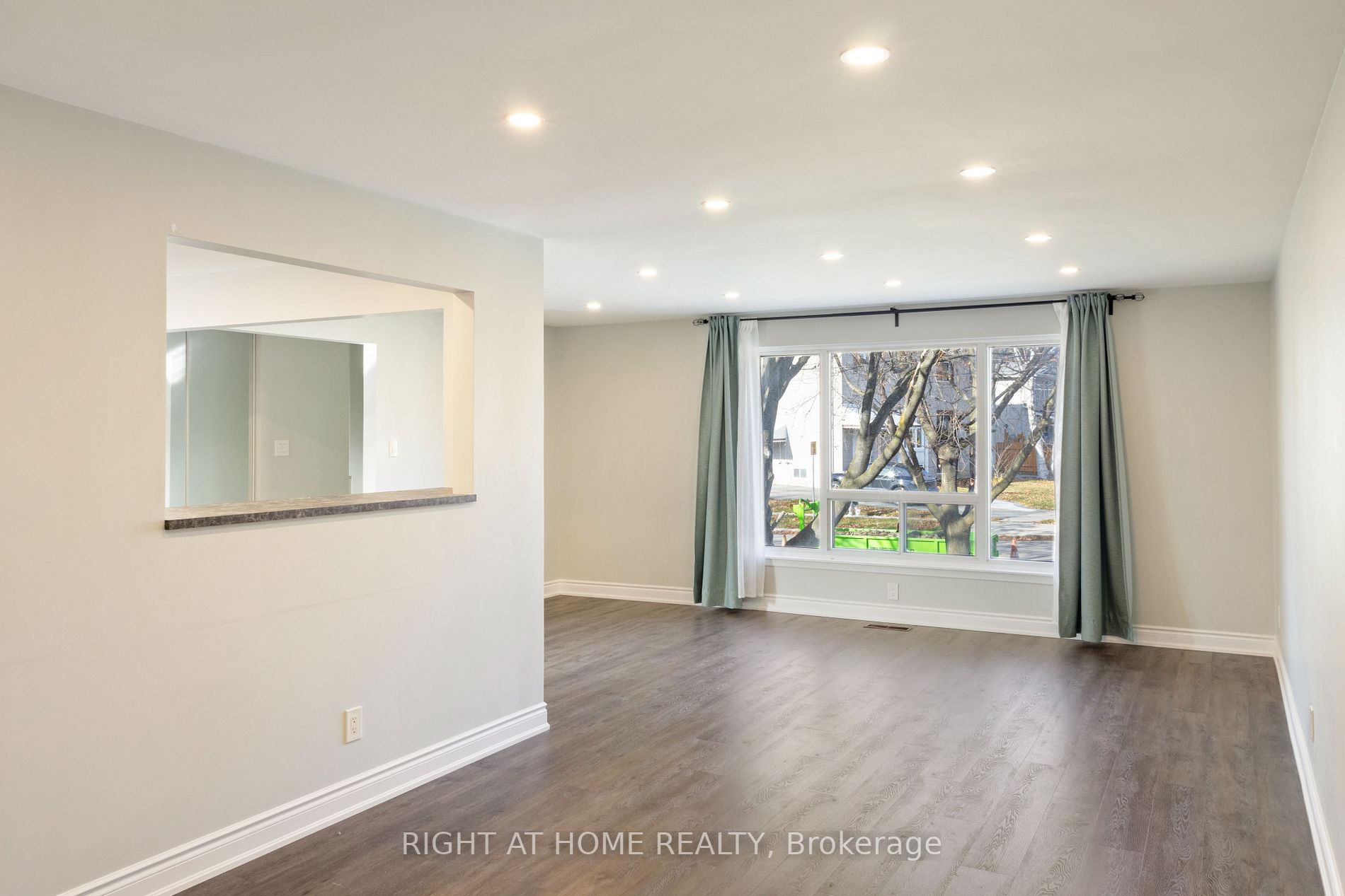 65 Regatta Cres #main