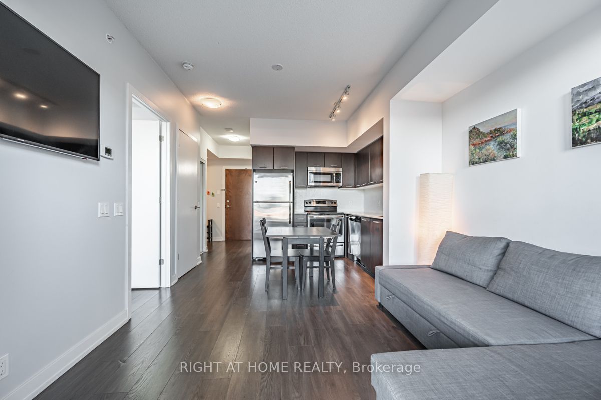 2200 W Lakeshore Blvd 612