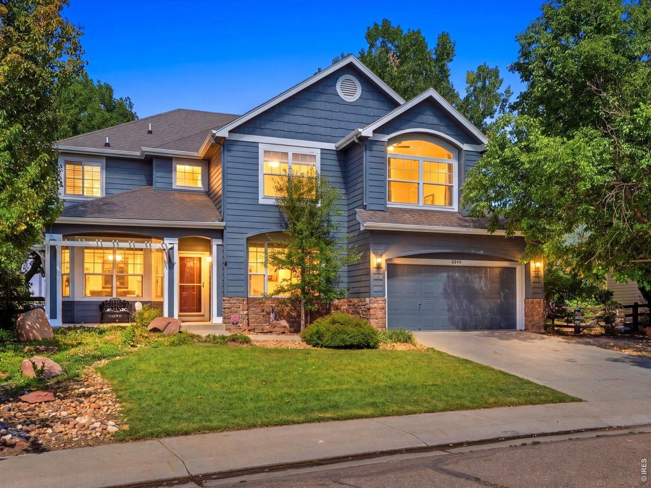 Big space. Beautiful light. Room to live. This 5-bed, 4-bath South Longmont home offers 3,574 sq ft and that rare combination: open and connected, yet warm and intimate.Soaring ceilings, walls of windows and refinished hardwoods lead to a dramatic two-story great room with fireplace and built-ins. The kitchen, dining and living spaces flow effortlessly, equally suited for quiet mornings or a house full of friends.The spacious primary suite features vaulted ceilings and a beautifully remodeled bath. Downstairs? Movie night just leveled up. A dedicated theater with tiered seating, bar/kitchenette and second fireplace creates an incredible space for entertaining, guests or multigenerational living.Outside, mature trees frame a large backyard and expansive covered patio, with a 3-car garage and loft storage for all the extras.And the updates? Too many to list. Major systems, finishes and spaces have seen extensive recent improvements, making this home truly move-in ready. Near Left Hand Creek Park, Longmont's interconnected trails, Prospect New Town and easy Boulder access, the location keeps recreation, restaurants and everyday life close.Come see it for yourself. Bluebird is ready to fly.