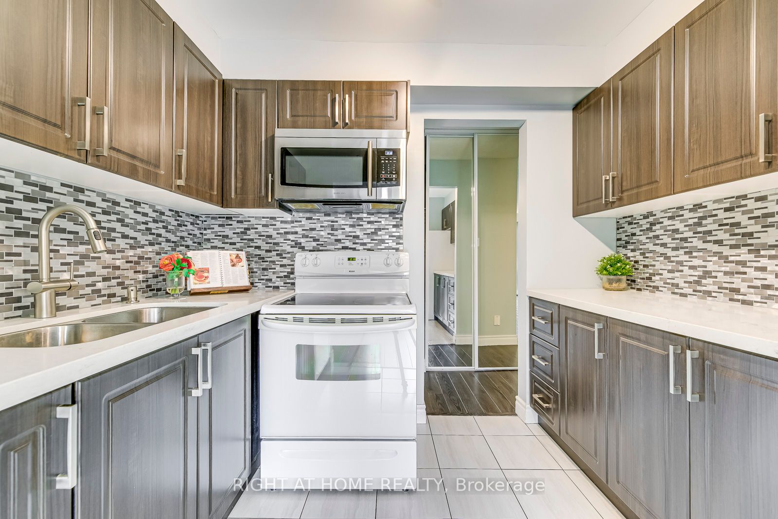 3125 W Fifth Line 76