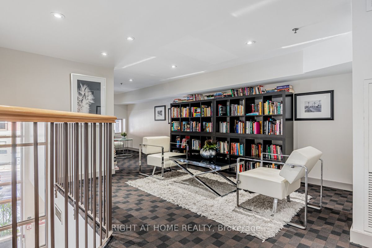 1369 W Bloor St 1410