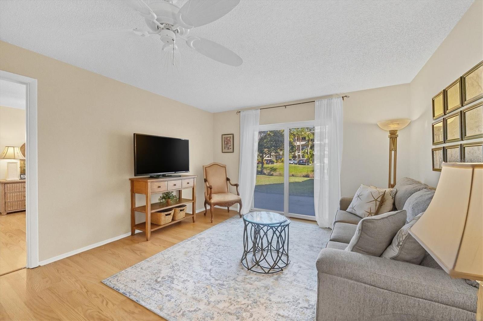 390 301 Boulevard W 27C