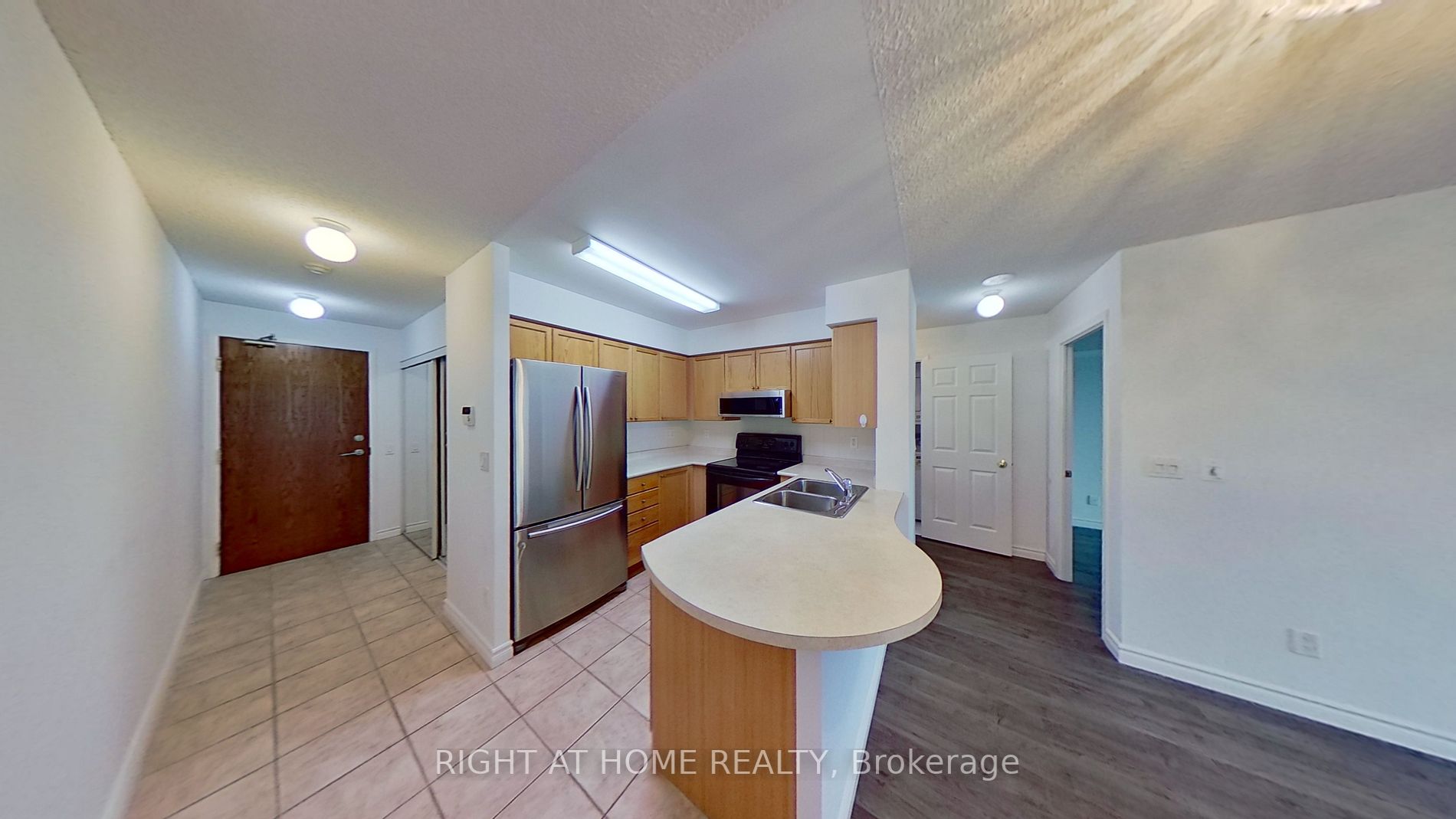 11 Oneida Cres 401