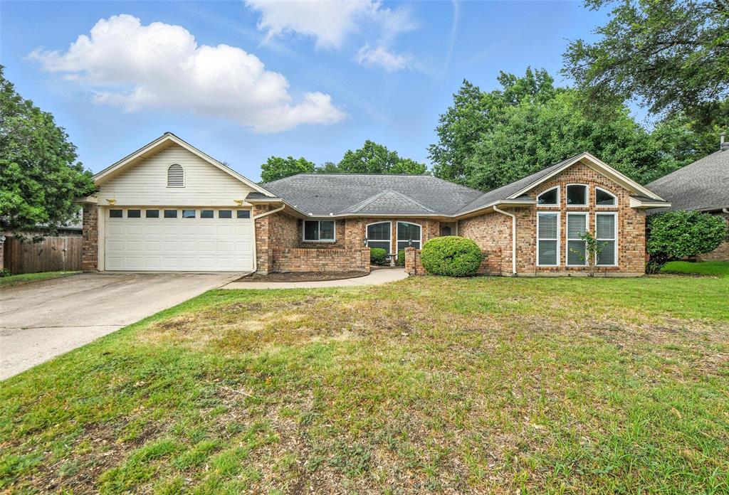 Great layout with 2 living areas and 2 dining areas.  Open kitchen with breakfast area.  Nicely updated and ready for move in!