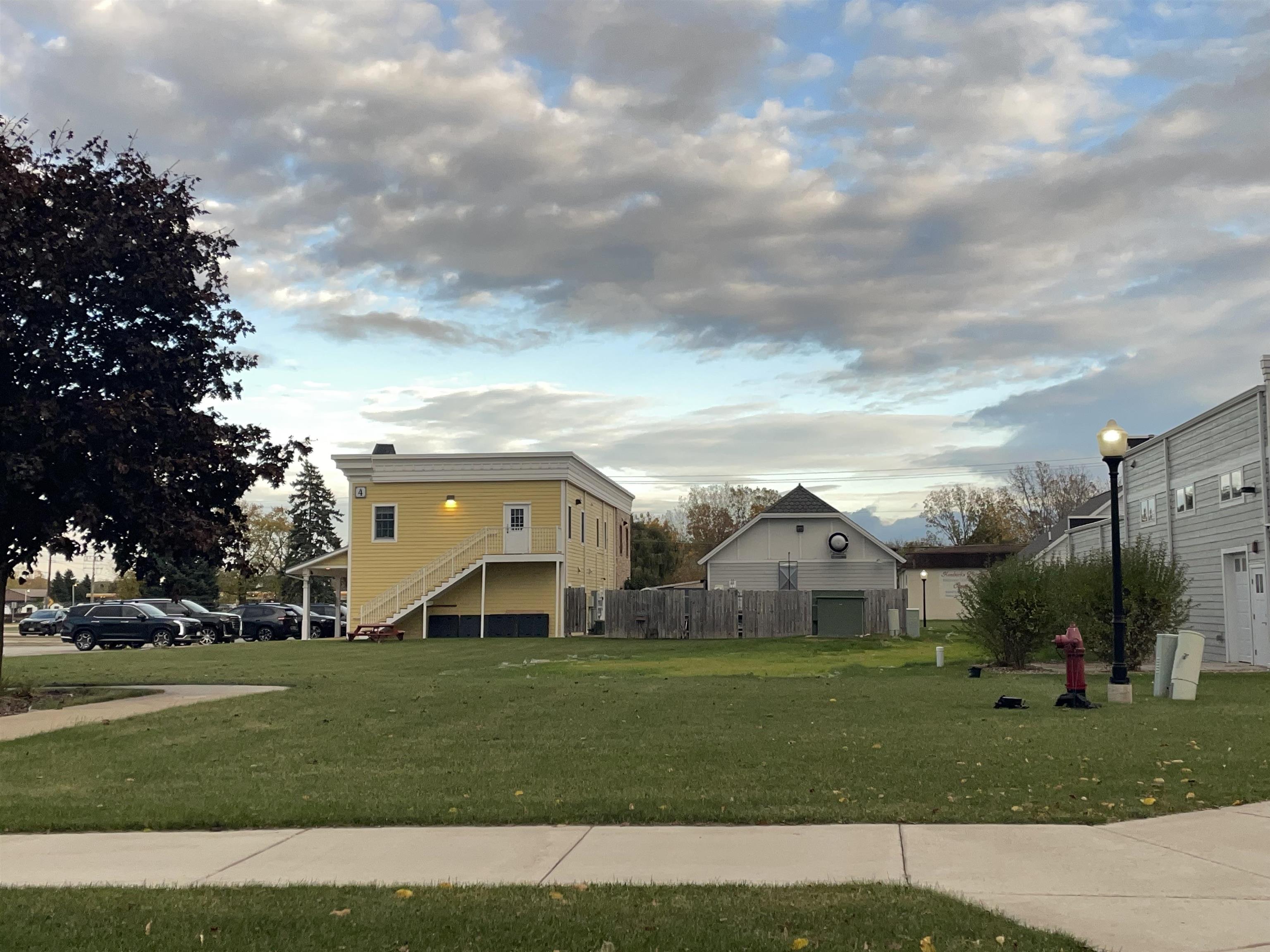 2200 Dickinson Road 7