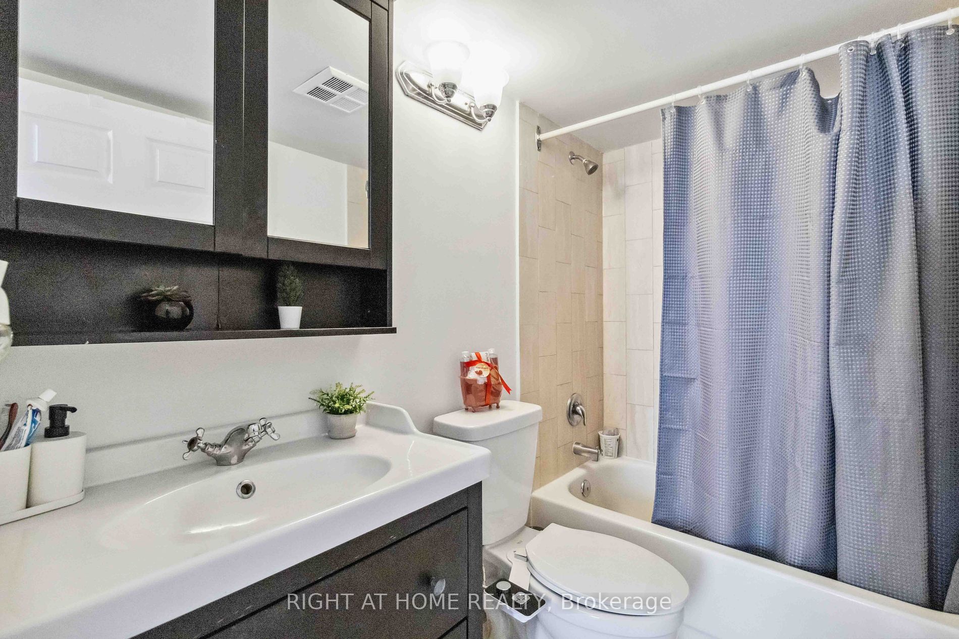 285 Enfield Pl 611