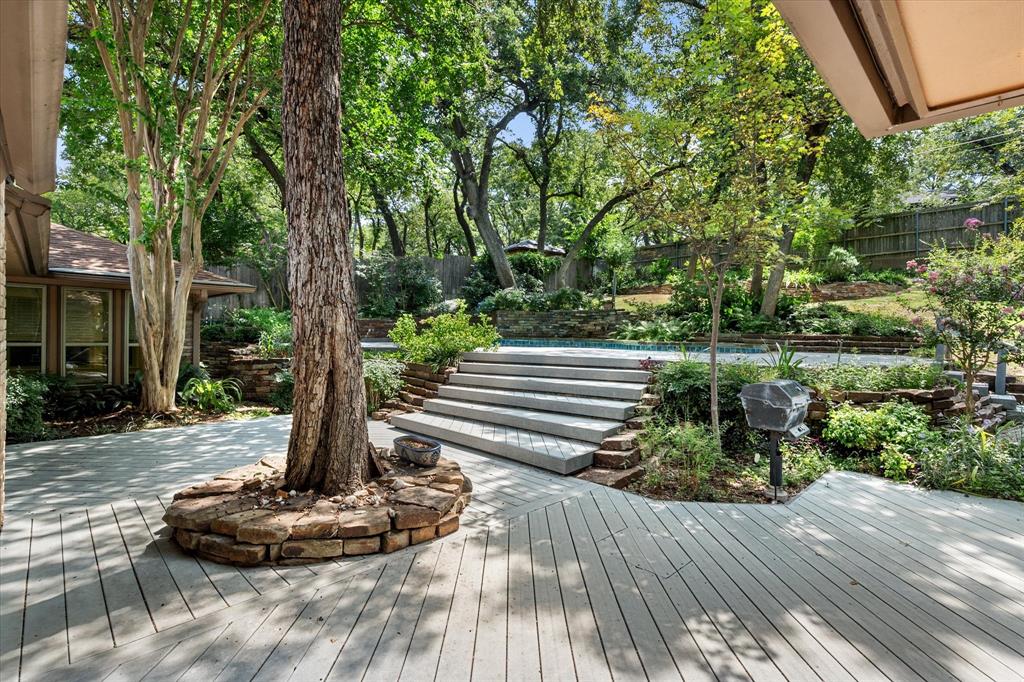 2216 Shadywood Court