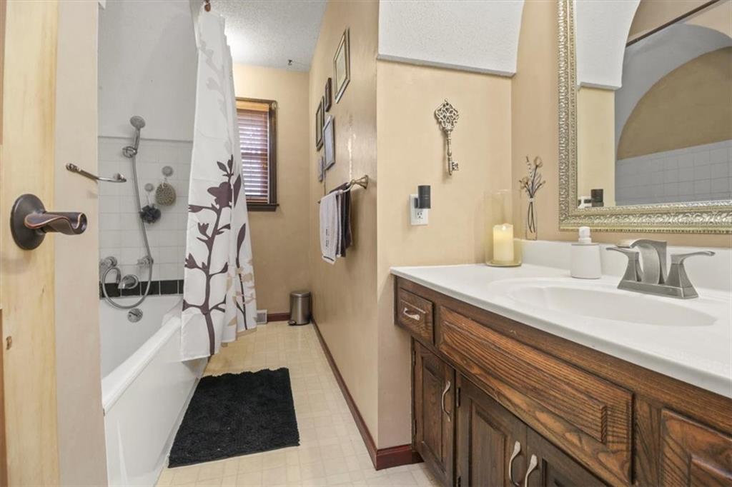 5521 NW Seminole Drive