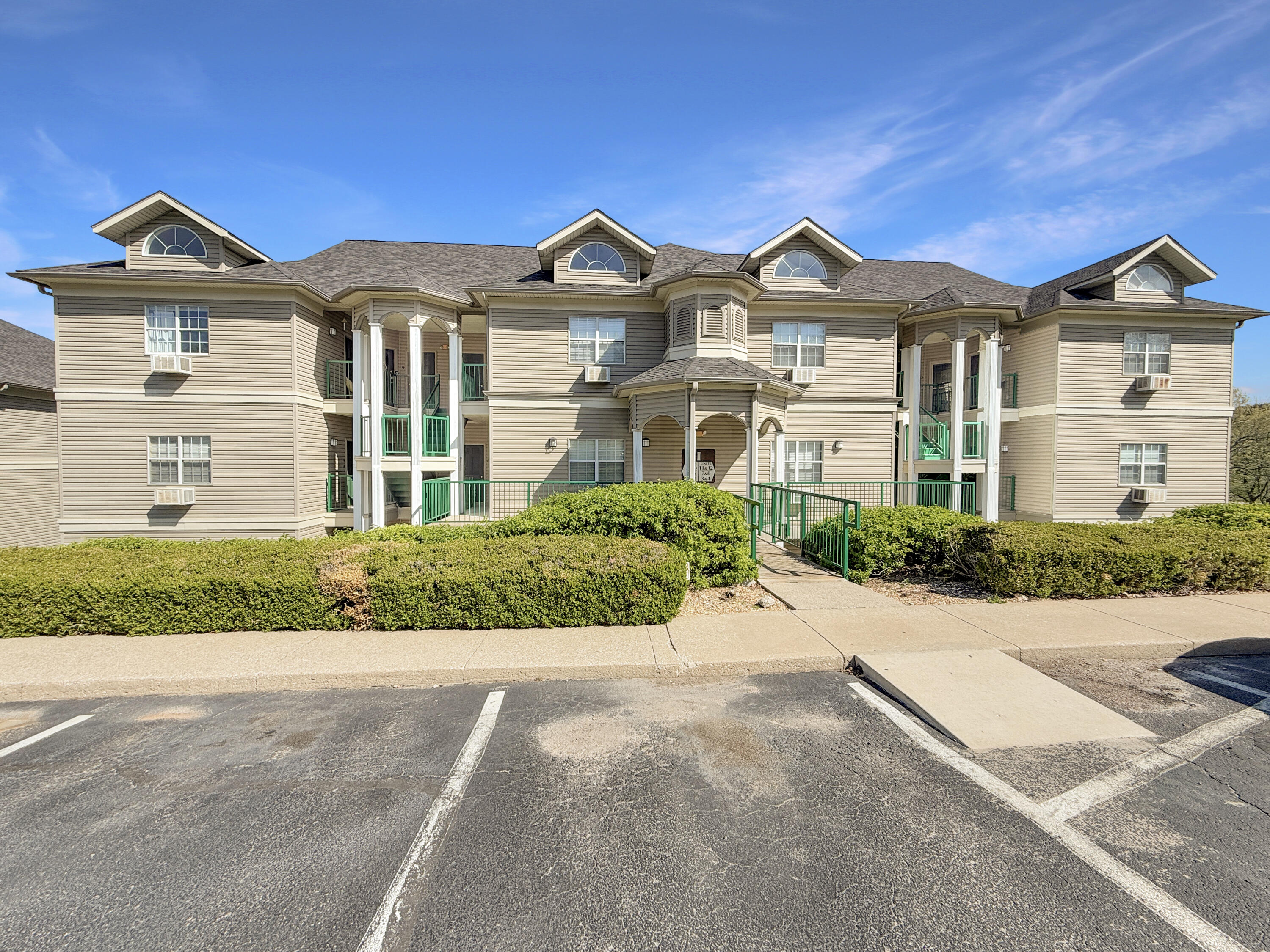 815 Holiday Ridge 1-9