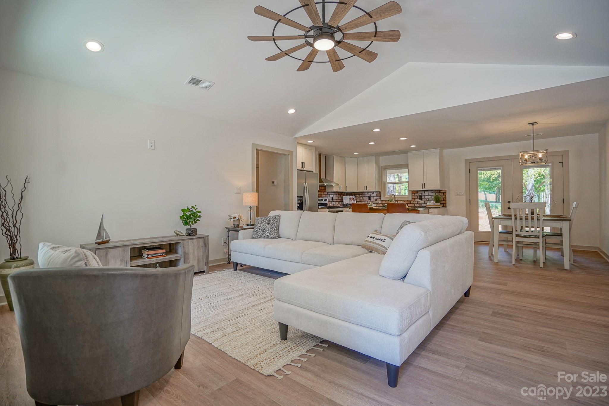 Property wrapper Lake Tillery Waterfront Properties Lynn Norman