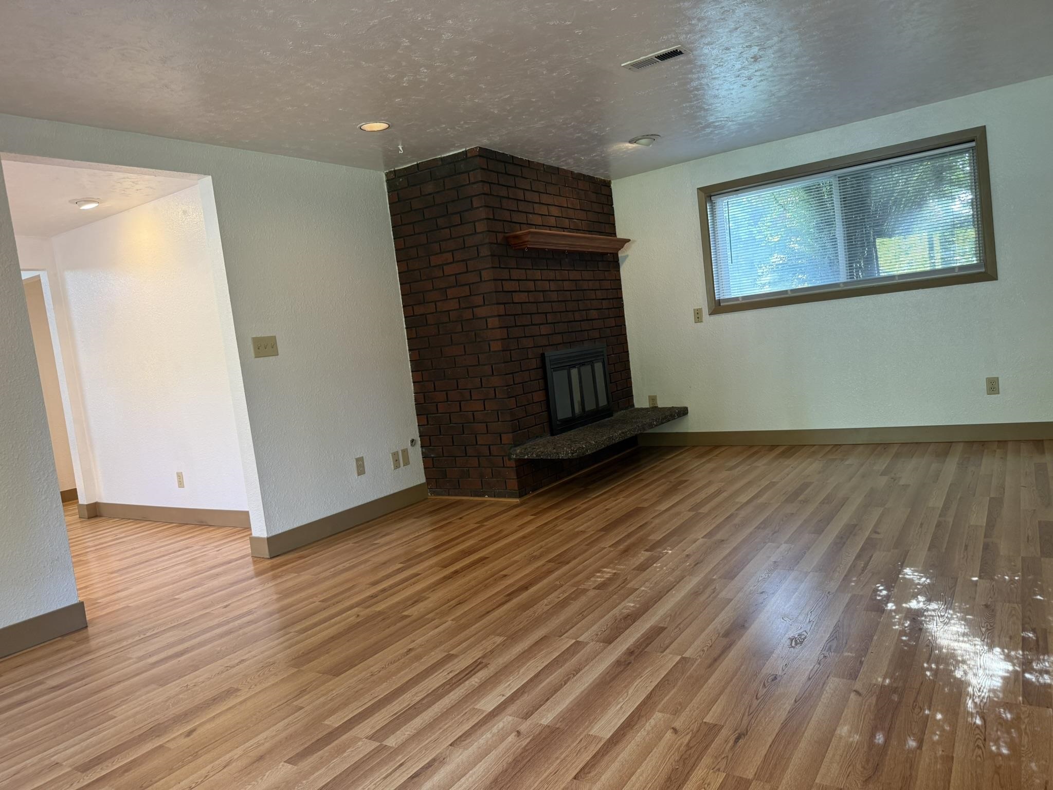 920-922 N Locust Rd