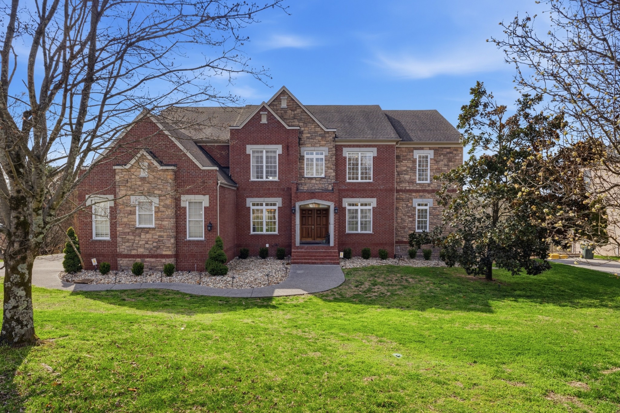 6876 Walnut Hills Dr — sold
