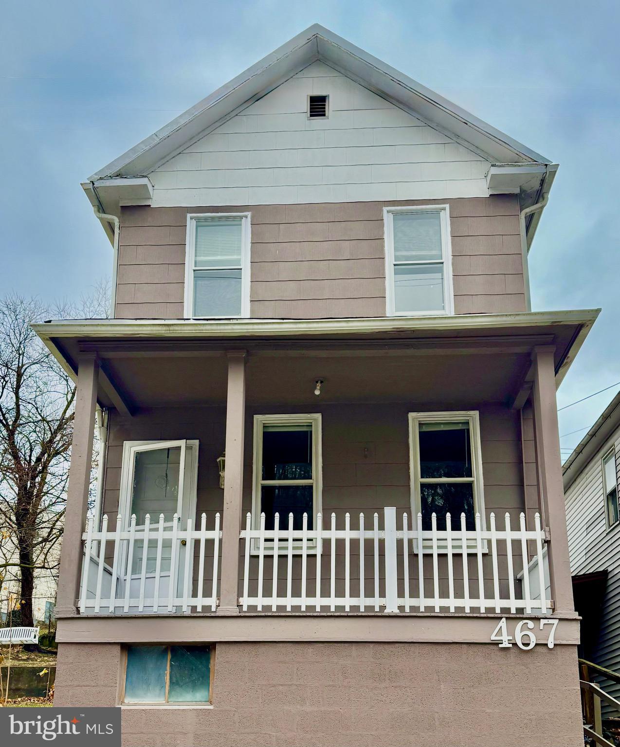 467 Goethe St  