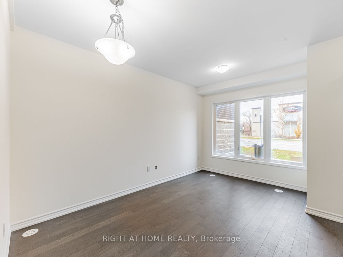 1972 Victoria Park Ave #21