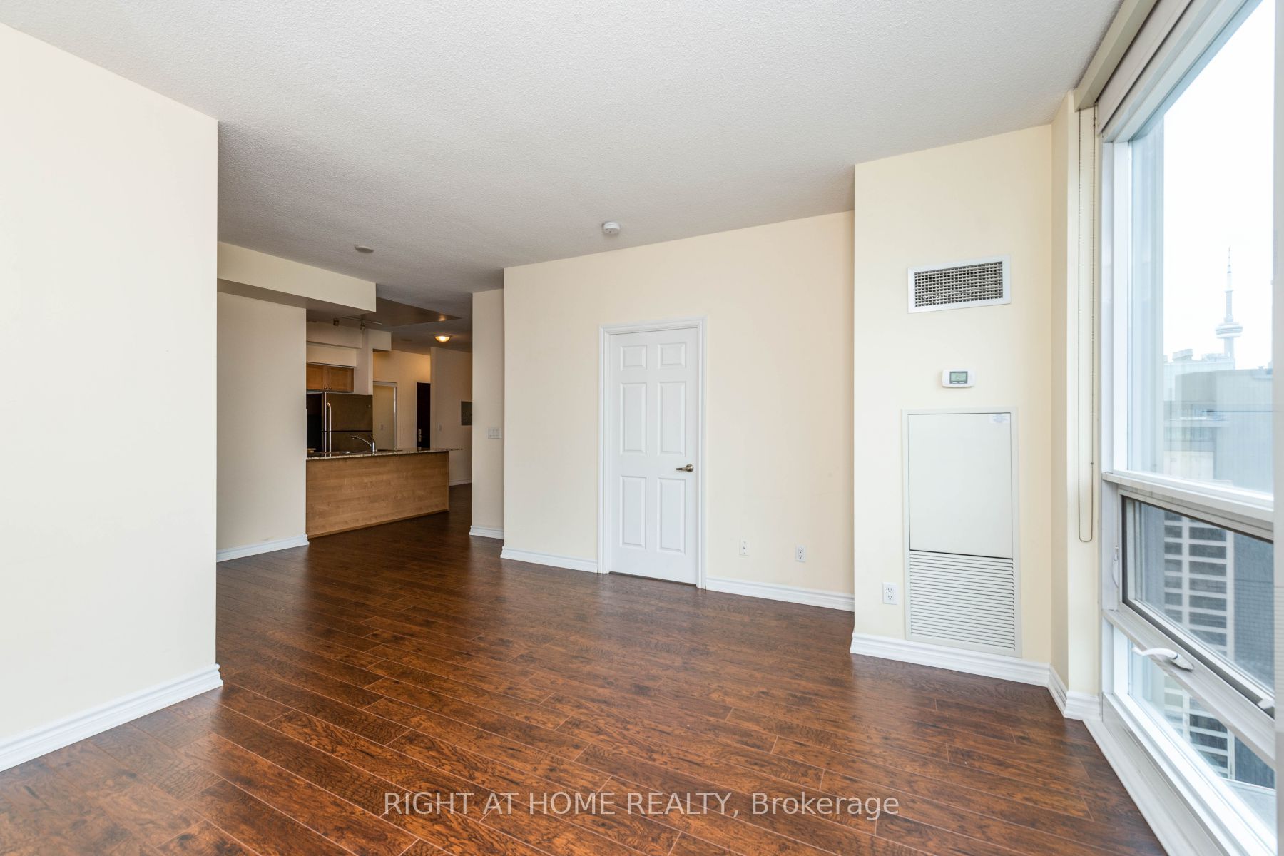 761 Bay St 2512