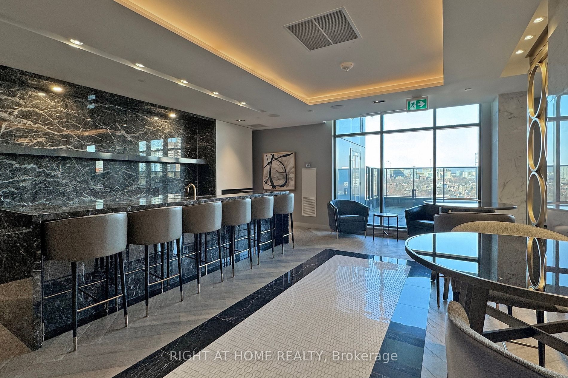 330 W Richmond St 209