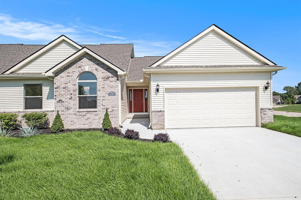 ORIG PRICE: $314,900, NEW CLSOEOUT PRICE: $279,900.  ADDED KITCHEN APPLIANCES AS WELL! ENJOY FEATURES SUCH AS SUPER HIGH EFFICIENCY APPLIANCES/INSULATION PACKAGE, LUXURY VINYL PLANK FLOORS, GRANITE COUNTERS, 9' CEILINGS, GAS FIREPLACE, CABINET UPGRADE PACKAGE W SOFT CLOSE DOORS, ATTACHED GARAGE, PARTIAL BRICK EXTERIOR W DAYLIGHT BASEMENT WINDOWS. LANDSCAPE, SOD SPRINKLERS ON A PREMIUM POND LOT! RESERVE NOW AS THESE ARE THE LAST REMAINING UNITS IN COMMUNITY.