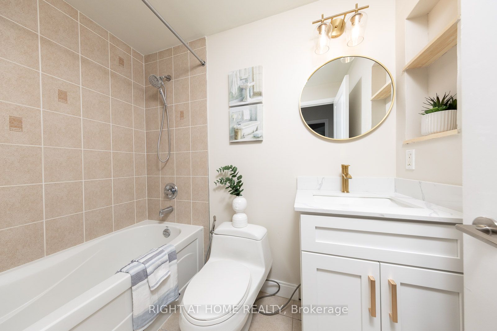 80 Absolute Ave 2706