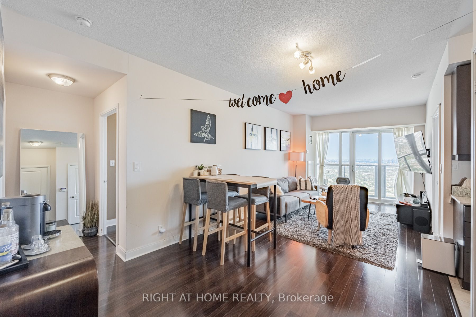 60 Absolute Ave 5208