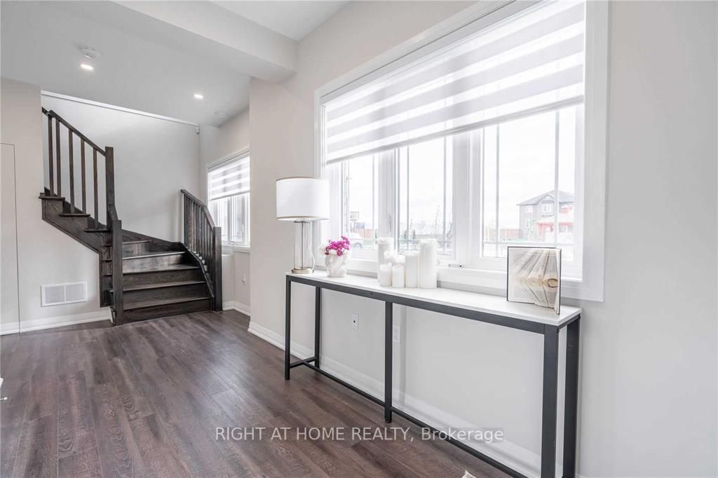2 Aquarius Cres