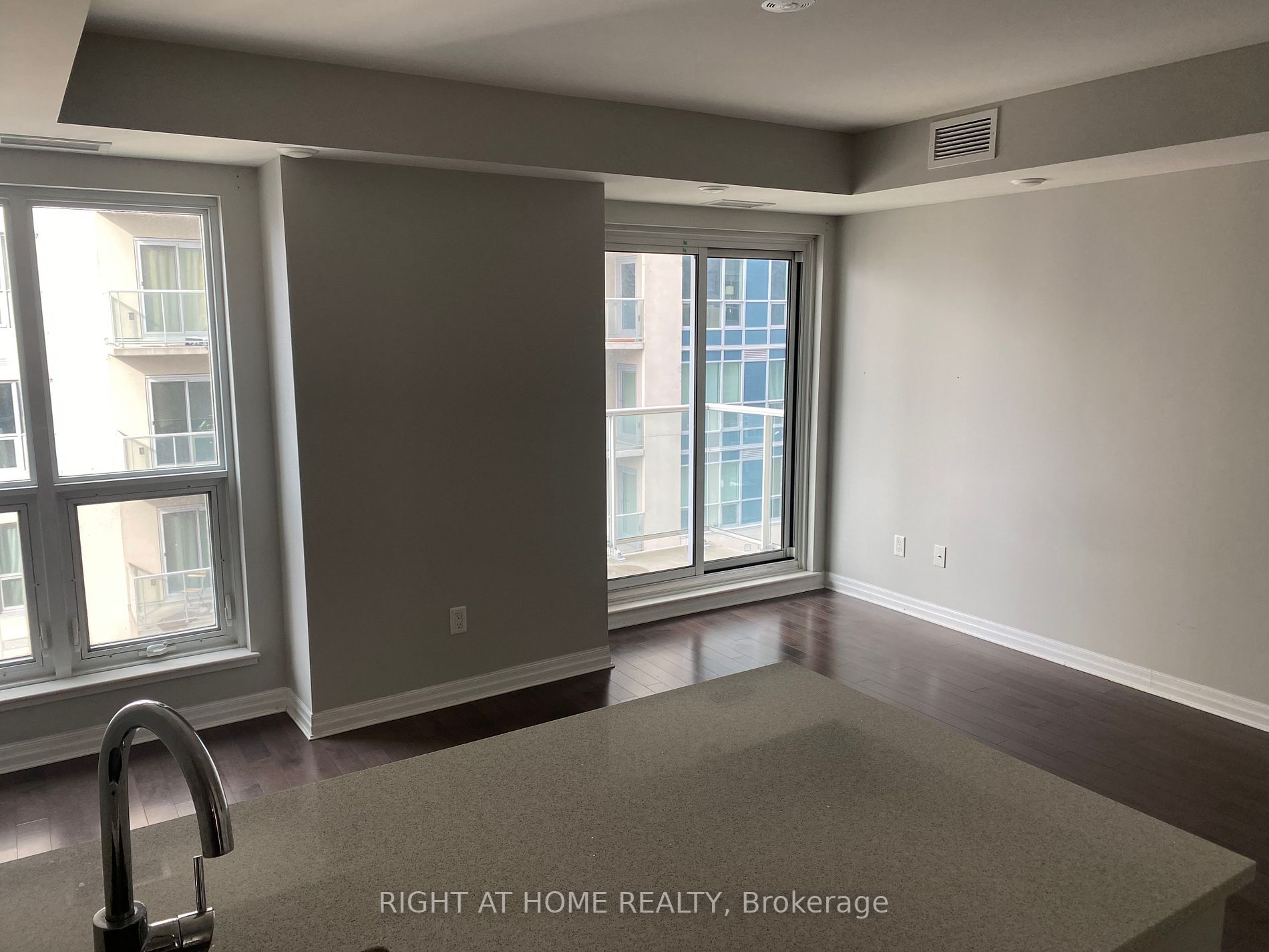 195 Besserer St 2008