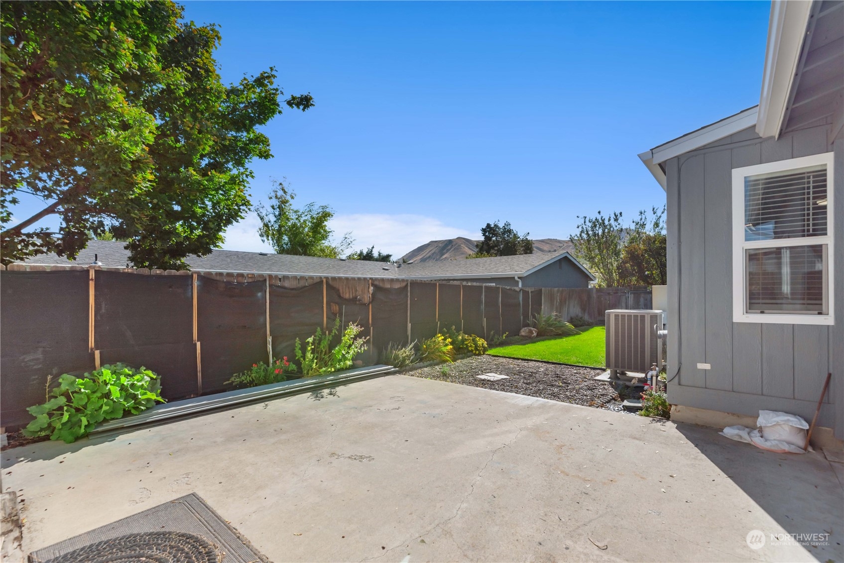 1643 Ridgeview Lane