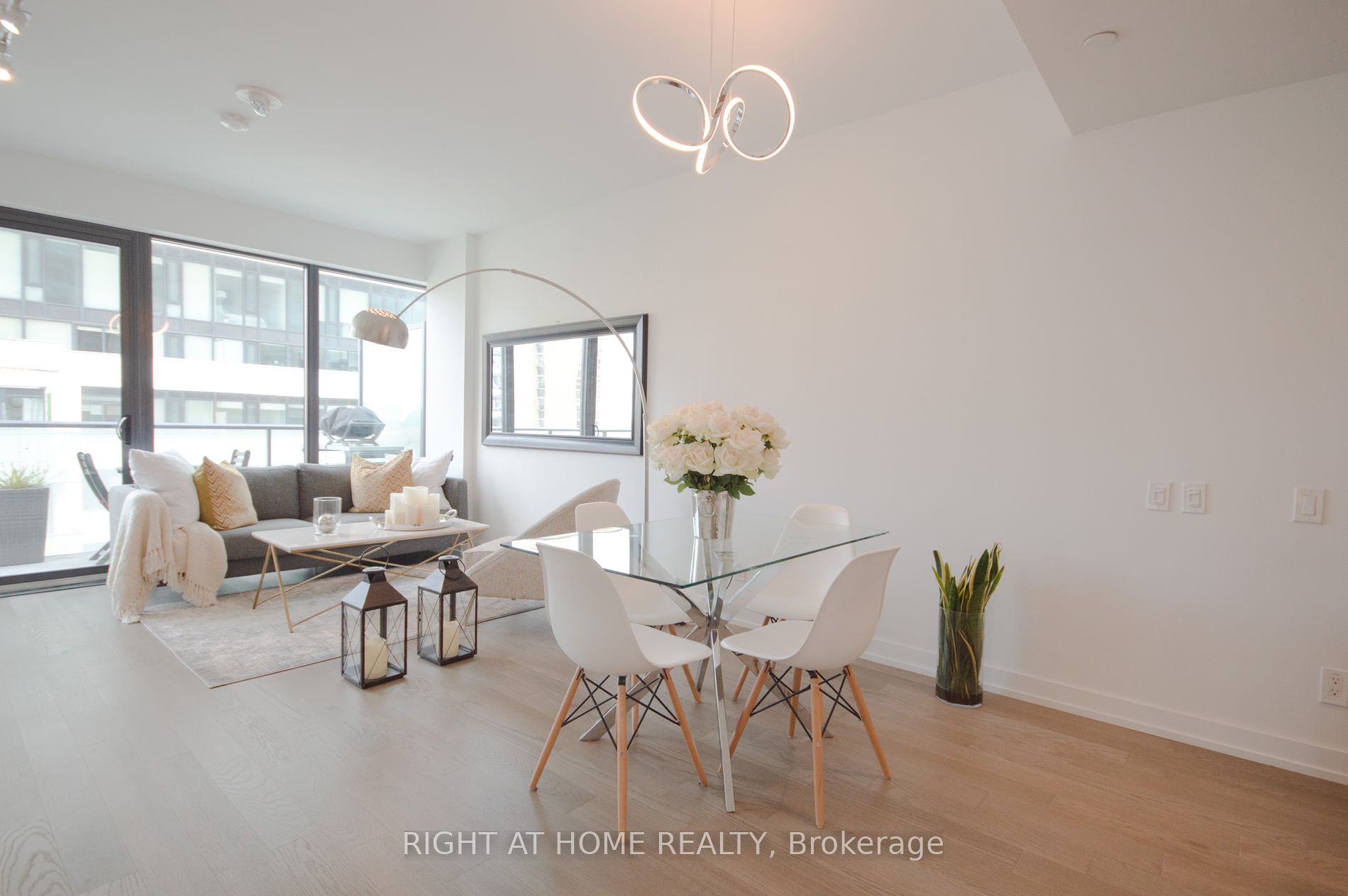 161 Roehampton Ave 709