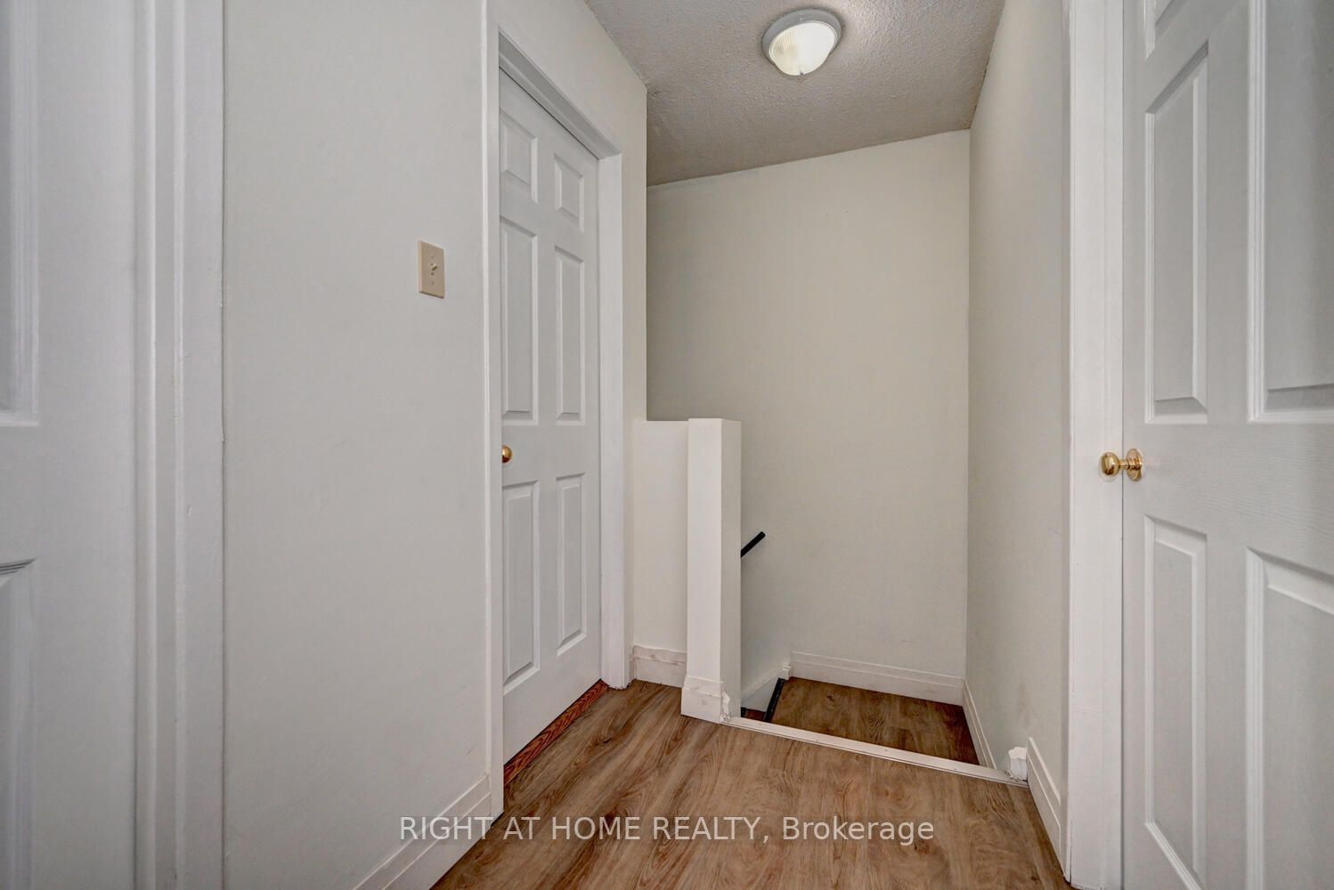 32 Mowat Blvd 60