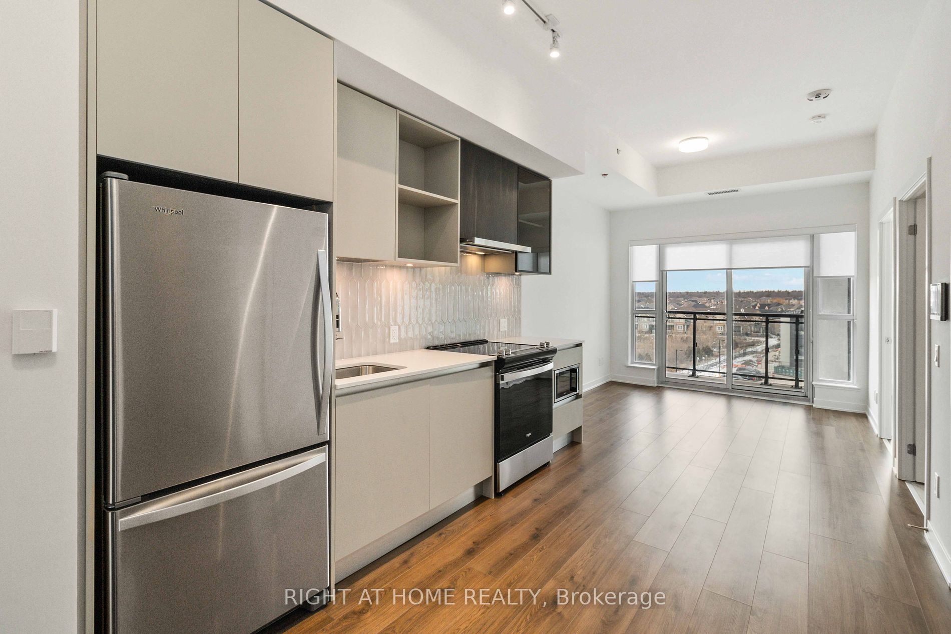 405 W Dundas St 532