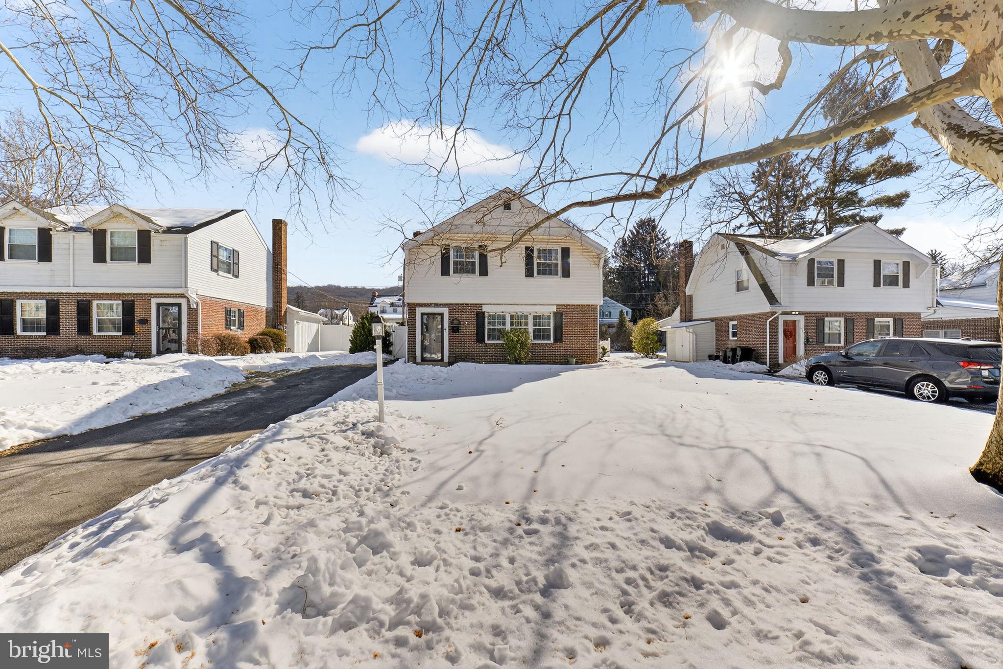 926 Buttonwood Street