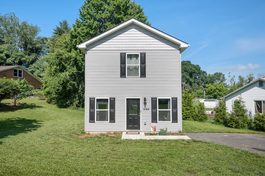 Check out this newer 3-bedroom, 1.5-bath home with modern touches throughout. You'll love the luxury vinyl plank floors, granite countertops, and stainless steel appliances in the kitchen. Each bedroom has plenty of space and walk-in closets. Nice yard out back—great for relaxing or entertaining. All this, just minutes from schools, shopping, and more!